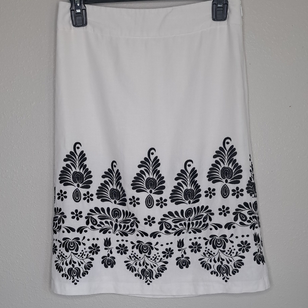 Ann Taylor LOFT White Black Floral Embroidery Linen Blend A-line Skirt Petite 2